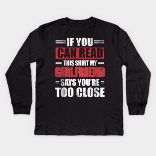 Funny Witty If You Can Read This Sarcastic My Girlfriend Says You're Too Close - Boyfriend T Shirt Funny quote social distancing Kids Long Sleeve T-Shirt